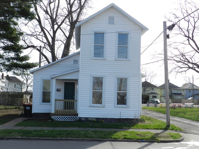 Building Photo - 16 Mill St