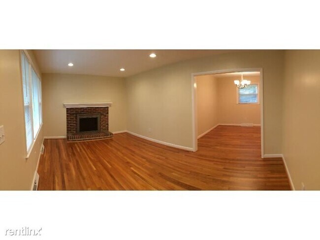 Building Photo - 3 br, 1.5 bath House - 1102 Oakwood Drive