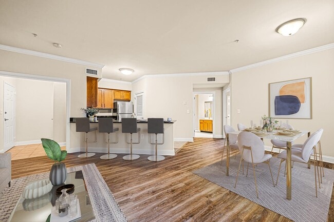 Building Photo - Claremont on the Square