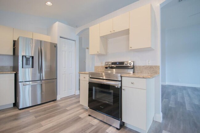 Building Photo - 7243 Modena Dr