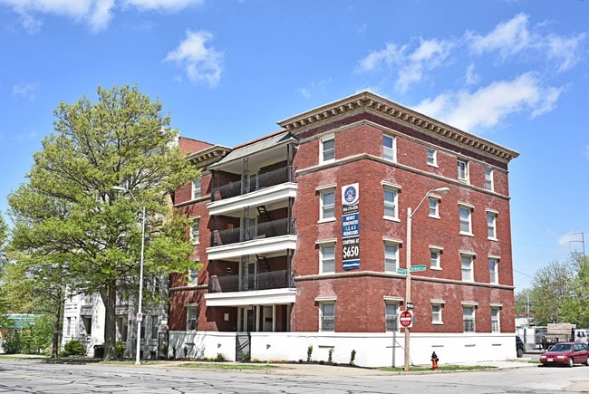 Building Photo - 1114 E. Armour