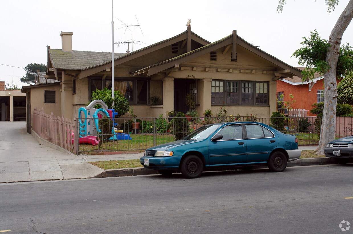 Foto del edificio - 200-210 S Eucalyptus Ave