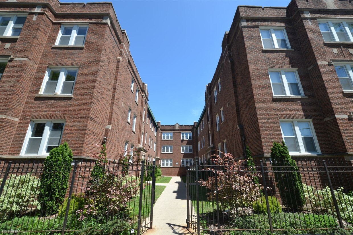 Primary Photo - 2 br, 1 bath Apartment - 4903 N Whipple St 3W