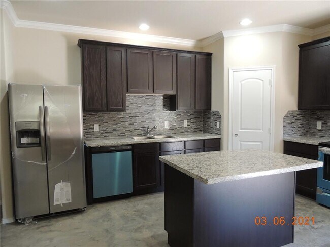 Building Photo - 15685 Pecan Dr