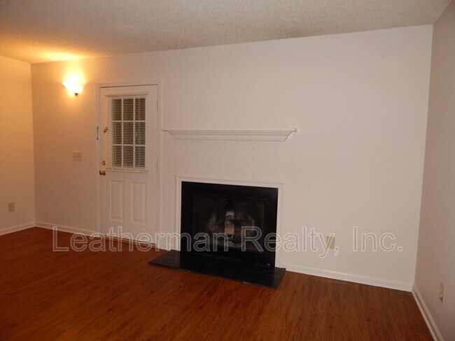 Foto del edificio - 738 Coventry Ln