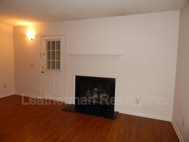 Building Photo - 738-J Coventry Lane