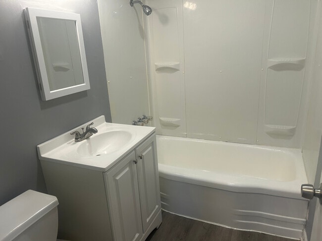 Building Photo - 4722 Pine Ave