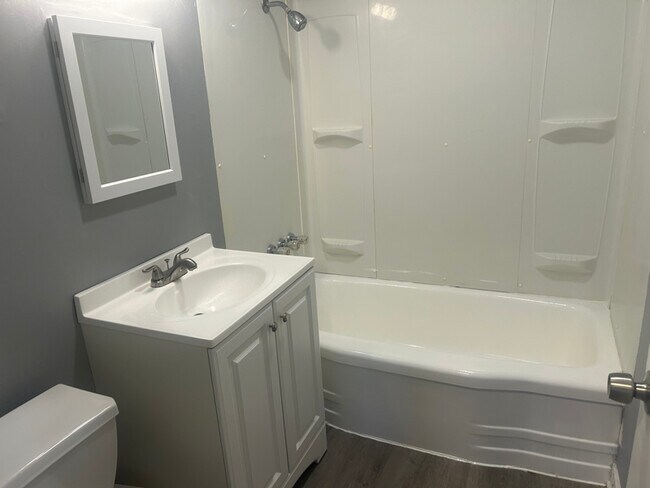 Foto del edificio - 4722 Pine Ave