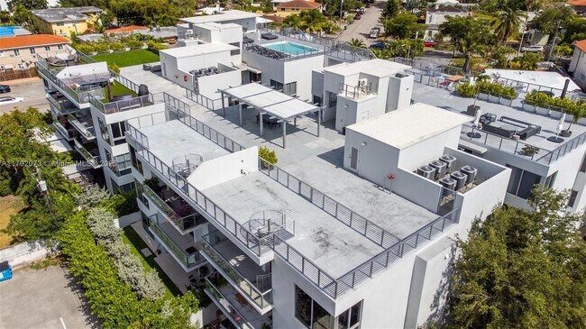 Foto del edificio - 545 SW 11th St