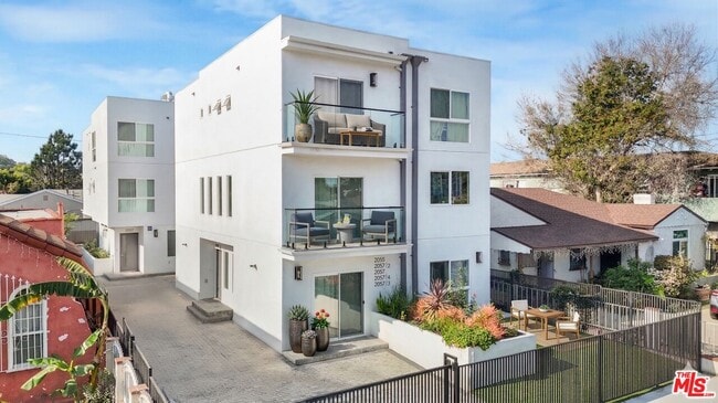 Foto del edificio - 2057-2054 S Garth Ave