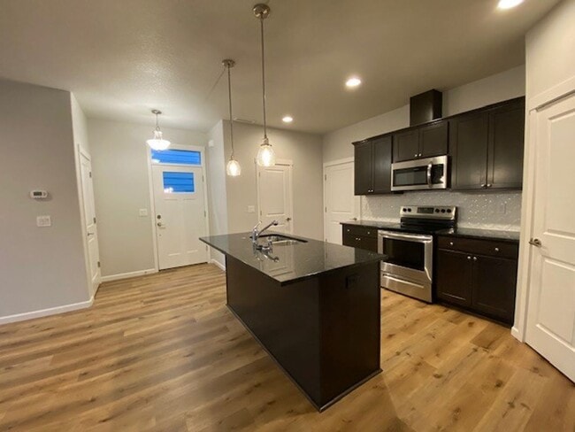 Building Photo - 3 Bedroom Beautiful Home Ready  For You!