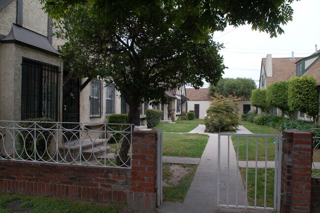 Front View - 3904 Crenshaw Blvd
