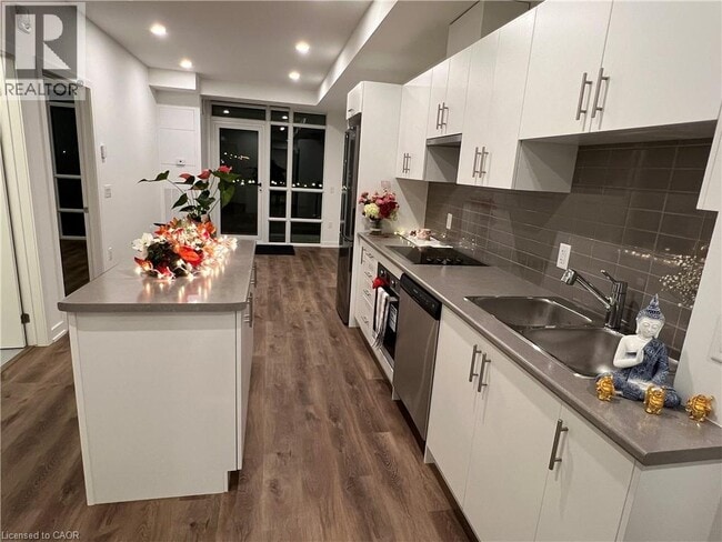 Building Photo - 461 Green Rd