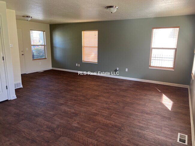 Building Photo - 4043 Cimarron