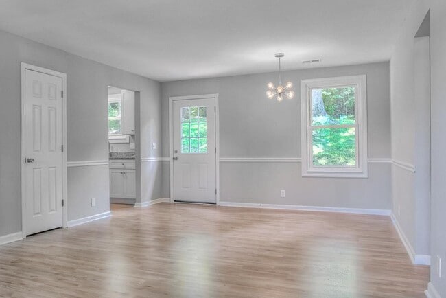 Building Photo - 212 Broadmoor Dr