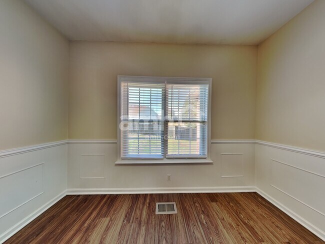 Foto del edificio - 4002 Greentree Ct
