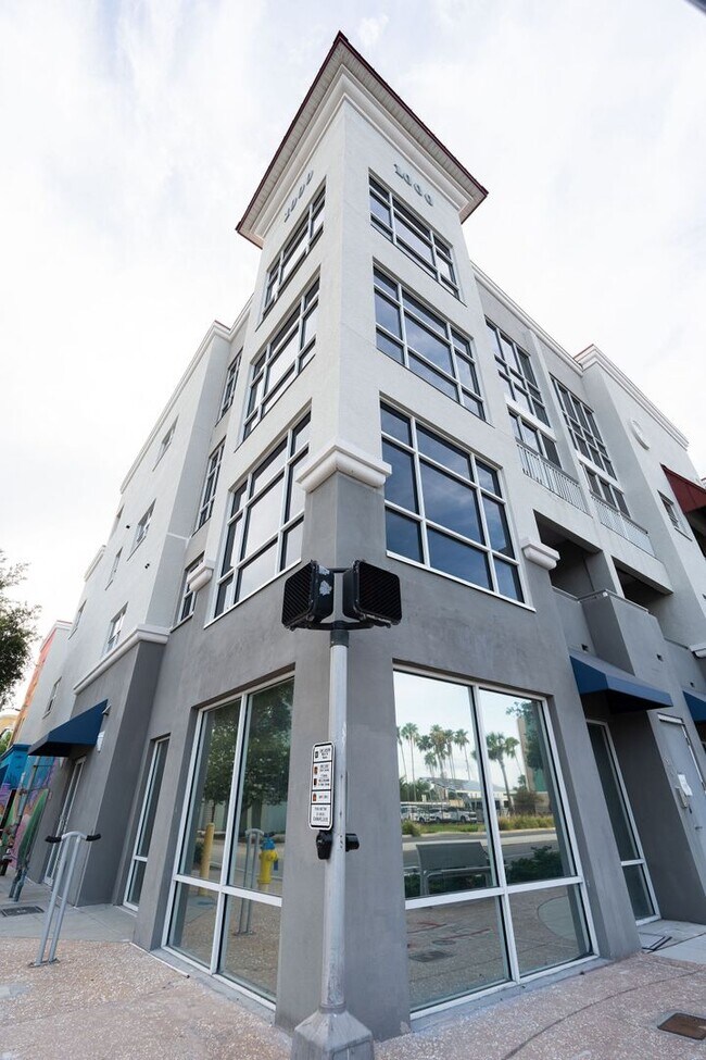 Building Photo - 1002 Channelside Dr - #2C - LO