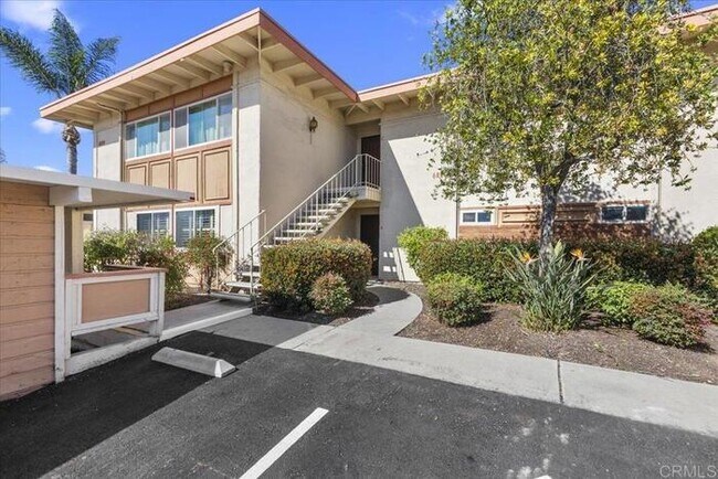 Foto del edificio - Poolside Living at Its Finest – Turnkey 3BR Condo with Direct Patio Access to the Pool