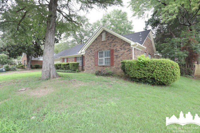 Foto del edificio - 5291 Twin Woods Ave