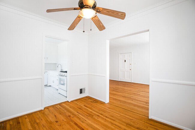 Building Photo - 482 S Roxbury Dr