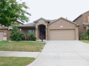 Building Photo - 2401 Windhaven Dr