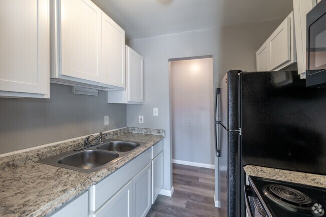 1 habitación, 1 baño - 670 pies cuadrados - Cocina - Hubbard Oaks Apartments