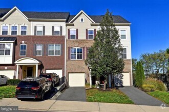 Building Photo - 3030 Chinkapin Oak Ln