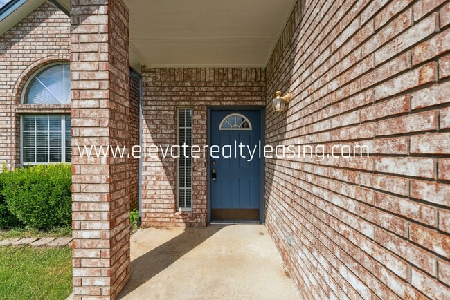 Building Photo - 1504 N Willow Ave