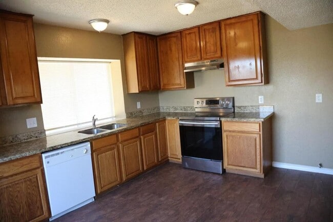 Building Photo - 2307 Edgedale Dr