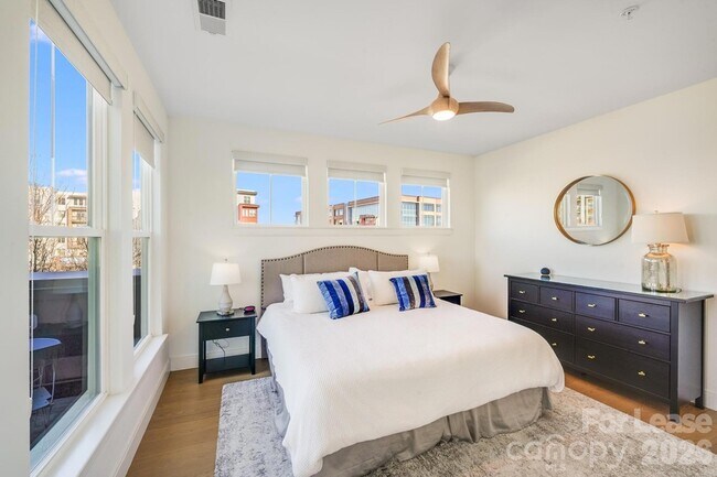 Foto del edificio - 3000 South Blvd