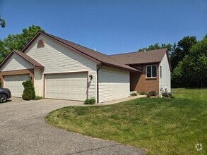 Building Photo - 1623 Lamberton Lake Dr NE