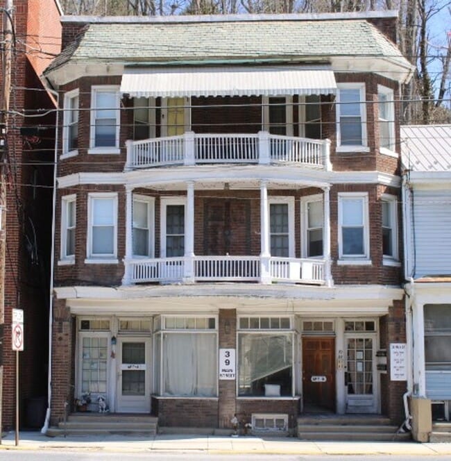 Building Photo - 39 Main St