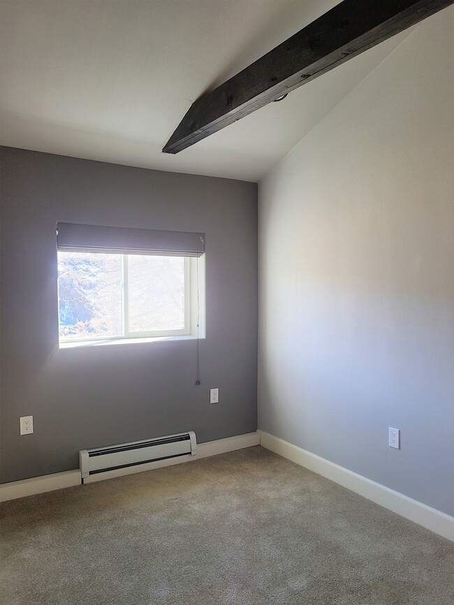 bedroom - 11409 Mogul Rd