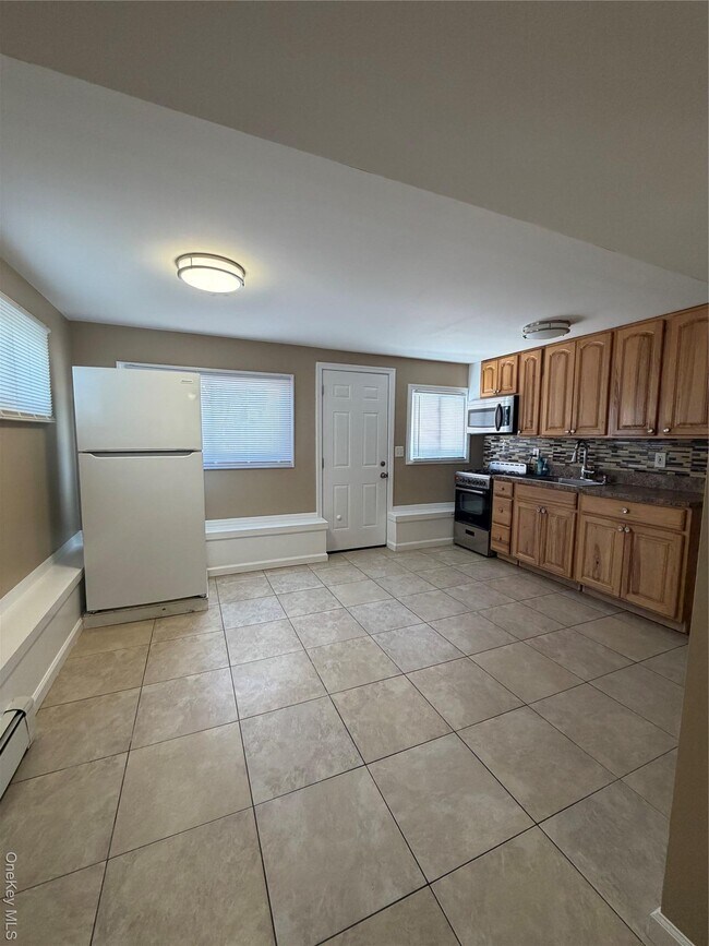 Foto del edificio - 579 Fire Island Ave S