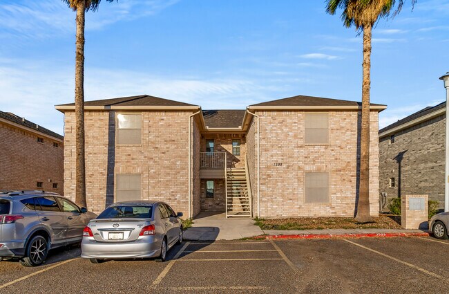 Front of Building - 1523 Oasis Ave