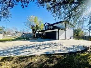 Building Photo - 6641 Midfield Dr