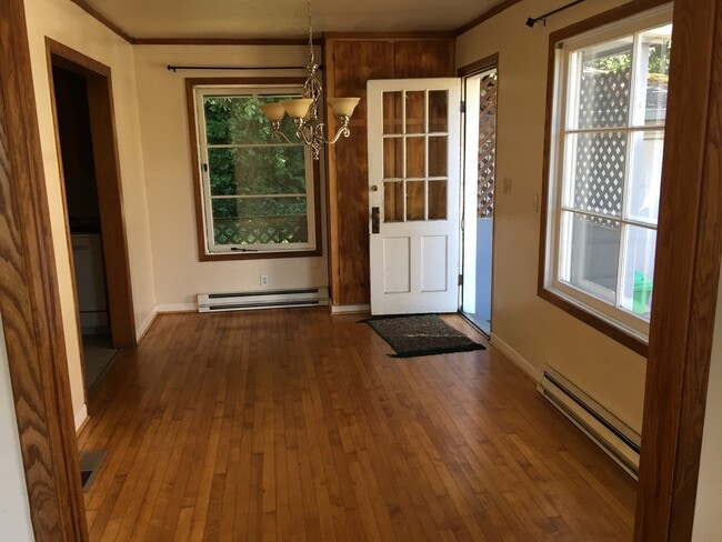 Building Photo - Charming 2 Bedroom 2 bath home with finish...
