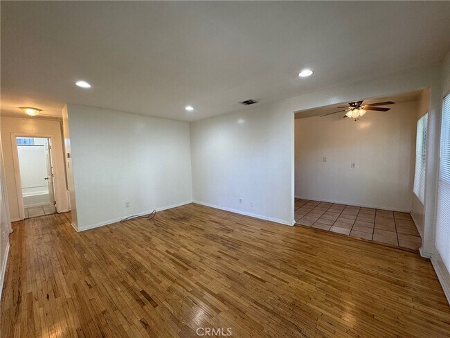 Foto del edificio - 1372 W 36th St