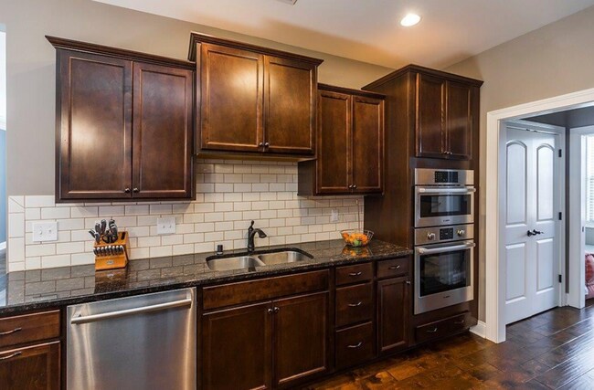 Foto del edificio - Beautiful corner-lot townhome in the heart of Beaumont Park