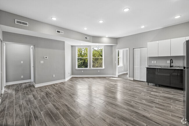 3BR, 2BA - 960SF - Living Room - 768 Ridgeway Ave (Cincinnati, OH) Apartments