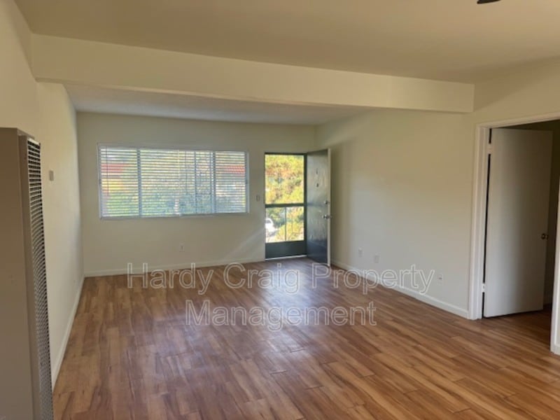 Photo - 3906 La Crescenta Avenue