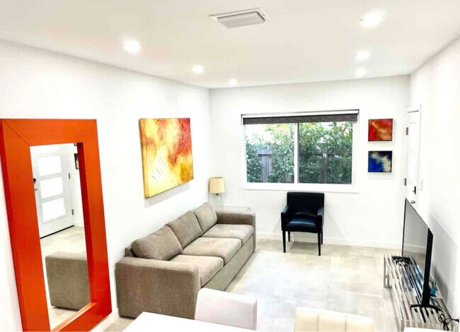 Foto del edificio - 127 NW 52nd St