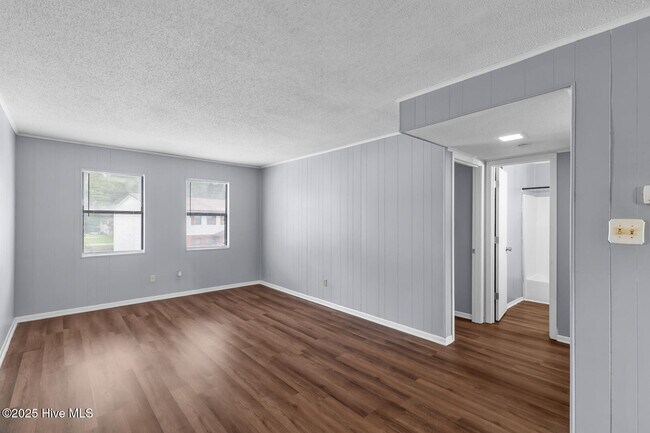 Foto del edificio - 107 Ravenwood Dr
