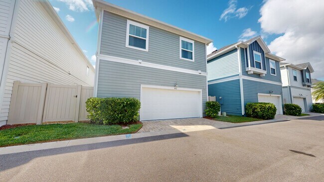 Foto del edificio - Stunning 3 bedroom, 2.5 bathroom home in t...