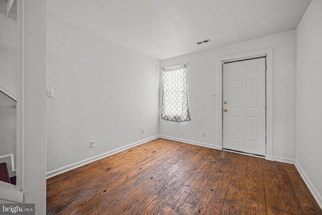 Building Photo - 441 Orchard St