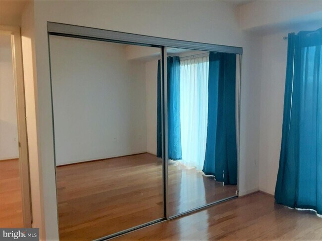 Foto del edificio - 3101 N Hampton Dr