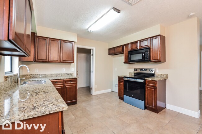 Building Photo - 724 Cornelia Ct
