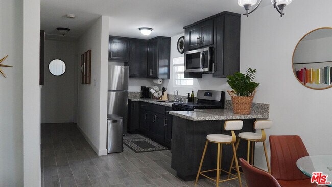 Foto del edificio - 3123 W 67th St