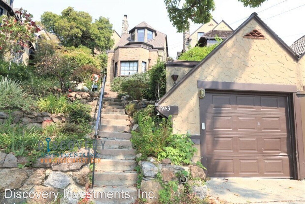 Foto principal - 3 br, 2.5 bath House - 1943 Yosemite Road