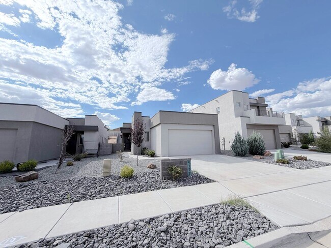 Foto del edificio - Beautiful 3 bed 2 bath home in Enchanted Hills area of Rio Rancho. Refrigerated Air! Near Hwy 550